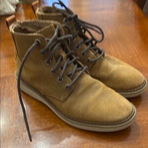 Men’s Tom’s suede boot